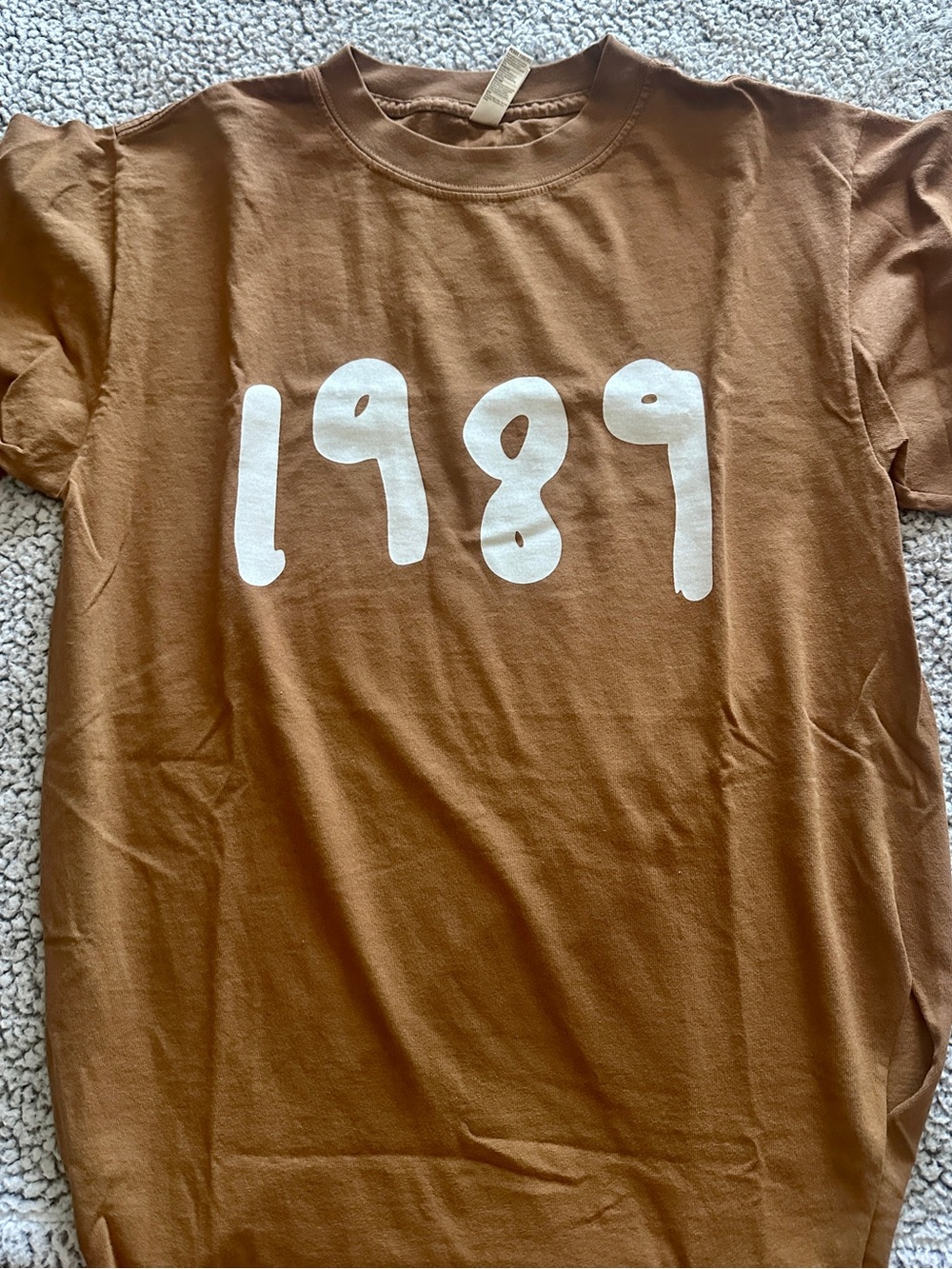 1989 Graphic Short Sleeve Tee in Brown